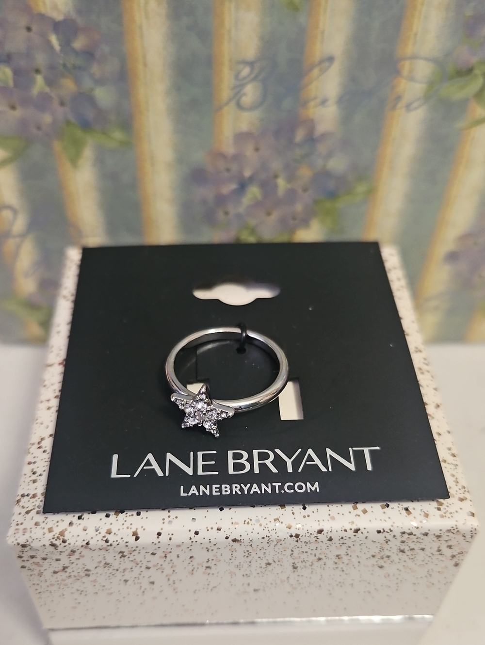Lane Bryant Star Ring Over Silver Metal W White Sapphires Size 7 NWT